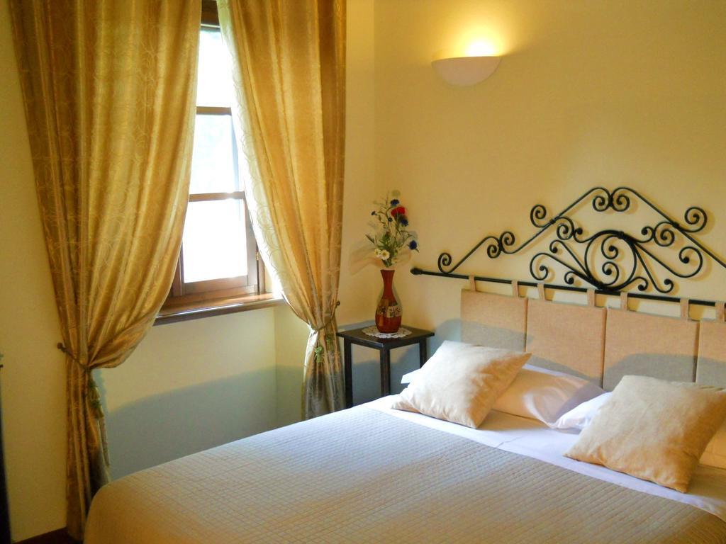 Tenuta Calabiana Diano dʼAlba Δωμάτιο φωτογραφία